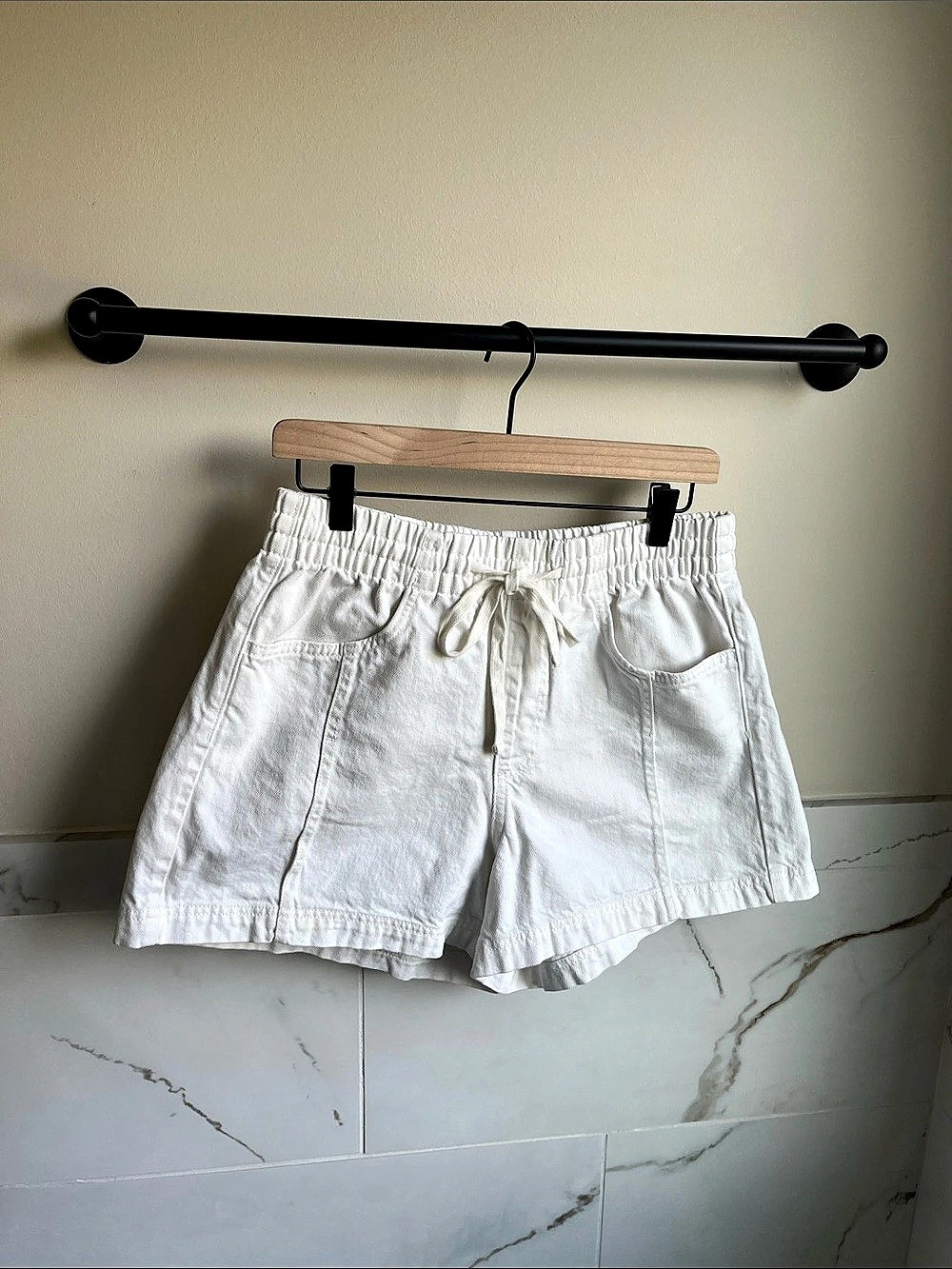Universal Threads High Waist White Shorts Like New